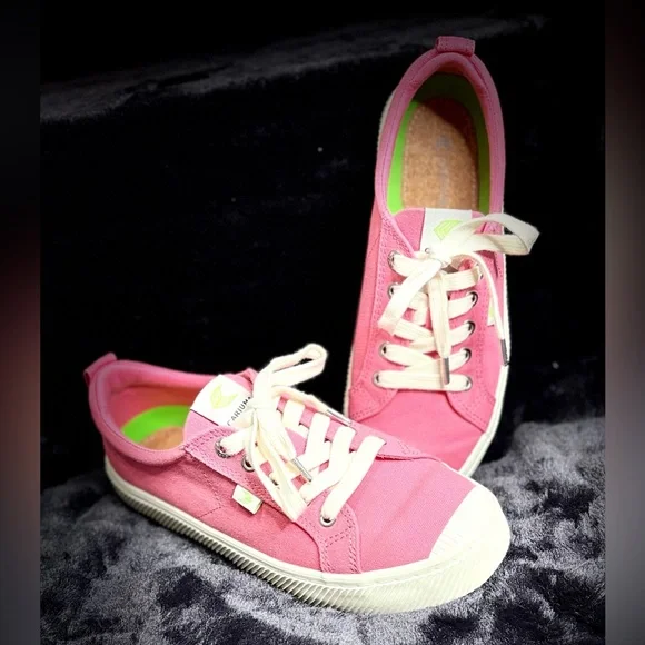 🎉 Pink Cariuma Canvas Sneakers | Women’s Size 9 | Gently Worn💖 - Picture 3 of 7